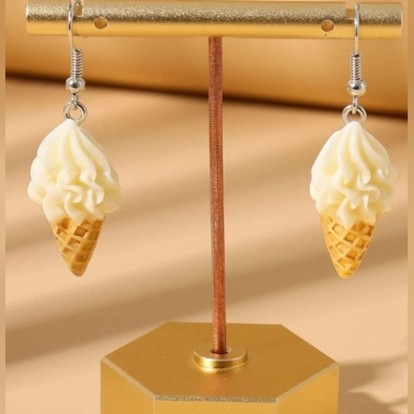 Women's/Girl's Fun Resin Ice Cream Cone Charm 3D Hook Dangle Earrings - Picture 1 of 4